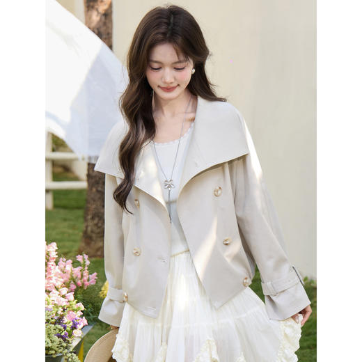 鹿向南「曼彻街头」奶油白长袖大翻领风衣春季新款法式短款外套女 商品图0