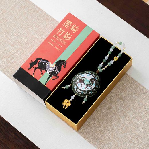 【新年好物丨骏逸四时马年系列香包合集】根据现代生活新需求，当代设计为主，加入传统文化，从选材到成香历经多到核心工序，对原料、时节与技艺极致把控，成就独特香气，自留或送人都可以~ 商品图5