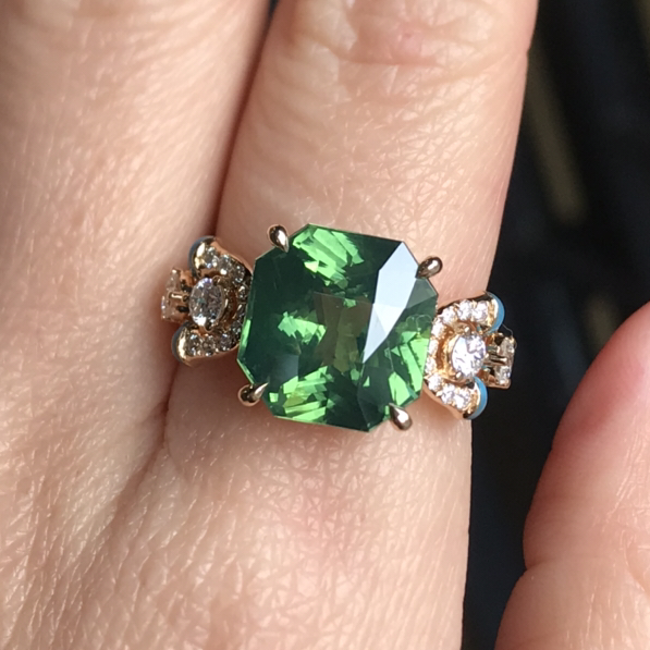 8.58克拉天然绿锆石戒指