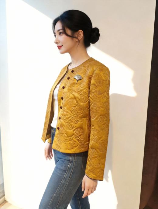 SZ6R15_明黄色/庭芜绿色_外套_秋冬_新中式圆领对襟一字盘扣暗纹提花绗_高级女装_BERNIEELEN 伯妮斯茵 商品图3