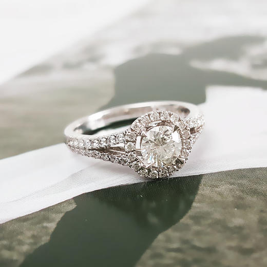 AU750白金群镶经典时尚四爪款0.50克拉钻石戒指13号（戒圈可改）170126TJ11 商品图2