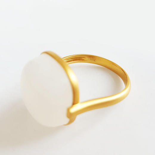 【天然正品】AU750黄金镶天然细腻新疆籽料一级白油润度佳蛋面和田玉戒指14.8*14.6MM（皆取最大值）16号（戒圈可改）060126NJ36 商品图3