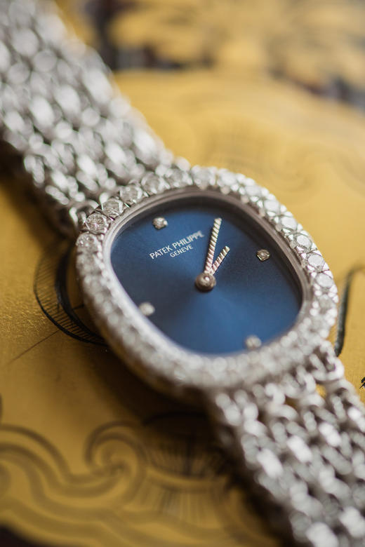 独角鹿西洋古董1970年代瑞士顶级钟表世家百达翡丽Patek Philippe出品18K白金编织表带蓝色日辉纹石英镶嵌钻石表盘女士腕表 商品图4
