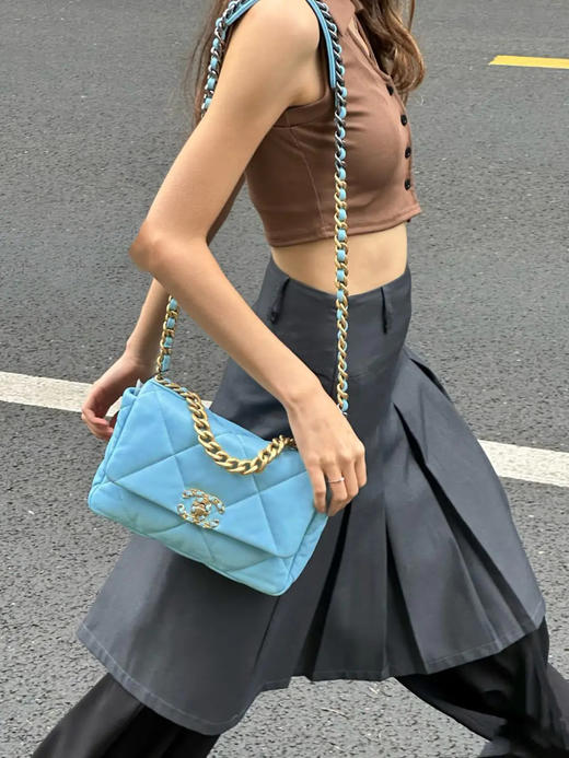 Chanel 19bag 浅蓝 羊皮 斜挎包 商品图3