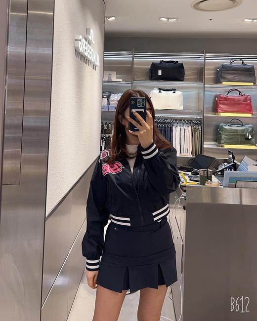 JL家春秋轻量防风外套，🆕妥妥的爆款🔥单品！没有年龄界限的一款运动休闲外套！采用轻量防泼水防风面料，增加多一层网布内里，比单层皮肤衣更为保暖防风，春秋均可穿着，实用性强！ 商品图3