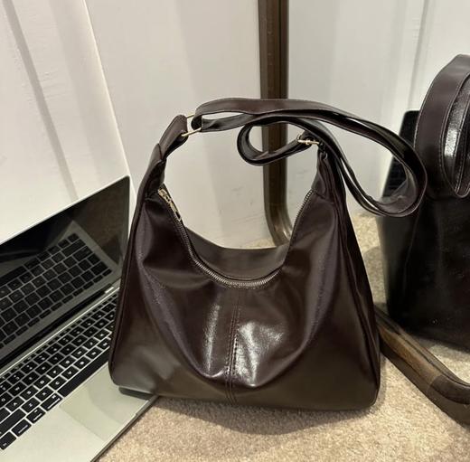 【松弛美学 时尚高级】伊布古奇-慵懒风hobo流浪包 商品图9