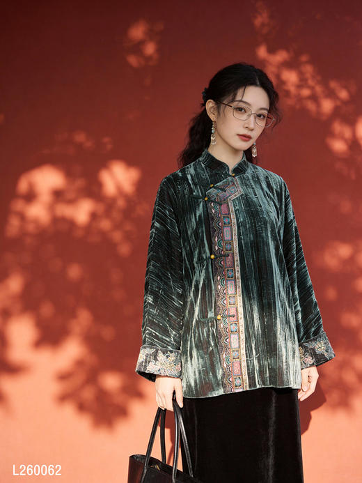 L260062丝绒外套 商品图3