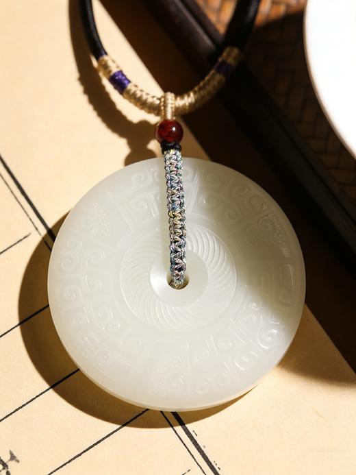 和田玉回纹平安扣吊坠 国风复古玉佩  男女同款招财纳福 时来运转挂件 商品图3