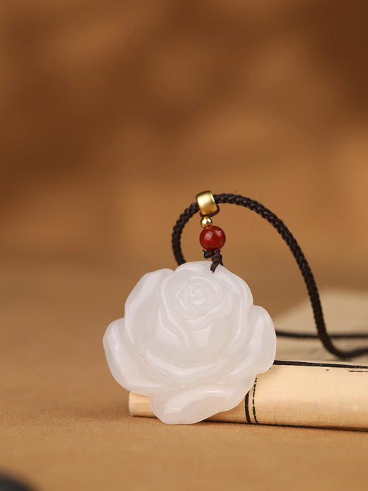 和田玉玫瑰吊坠 国风轻奢锁骨吊坠 送女友闺蜜本命礼物 商品图0