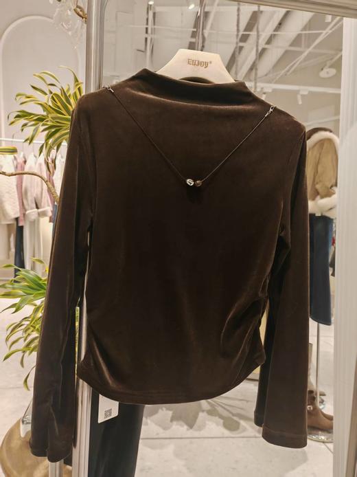 【门店同款】ENJOY冬季“暖冬雅致”带项链中领丝绒上衣 167045121 商品图0