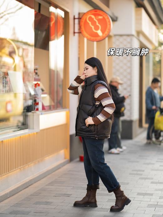 一周发货【90白鸭绒 羽绒马甲】无袖羽绒马夹马甲，💖贴心设计：腋下、下摆可以调节松紧，经典4格充绒，保暖防风，立领。拉链&暗扣双门襟。 商品图4