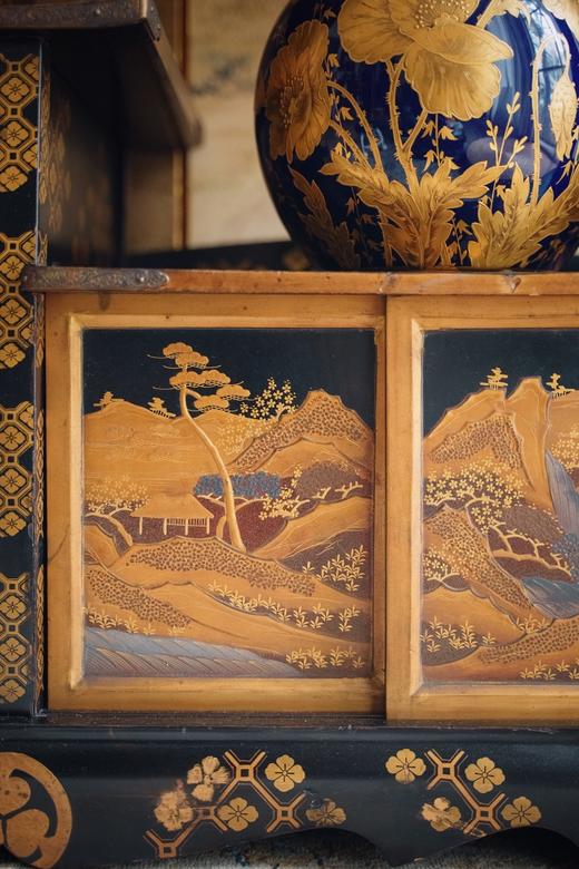 独角鹿西洋古董20世纪中期日本昭和时期出品东方山水楼阁主题黑地金漆莳绘茶棚 商品图7