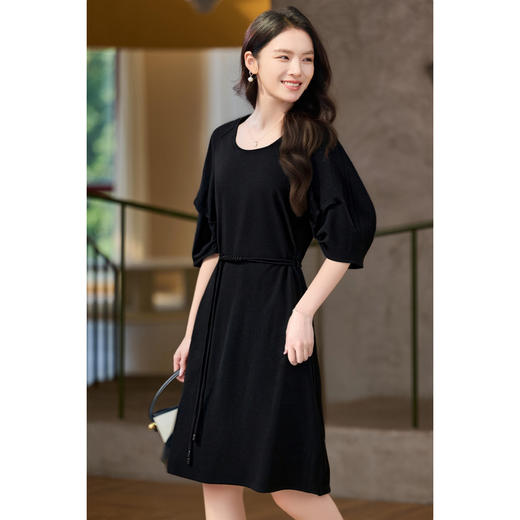 【51直降秒杀】哑光醋酸小黑裙 弹力垂坠 显瘦优雅 米思阳2025夏季新款时髦通勤半袖显瘦裙子2037 商品图2