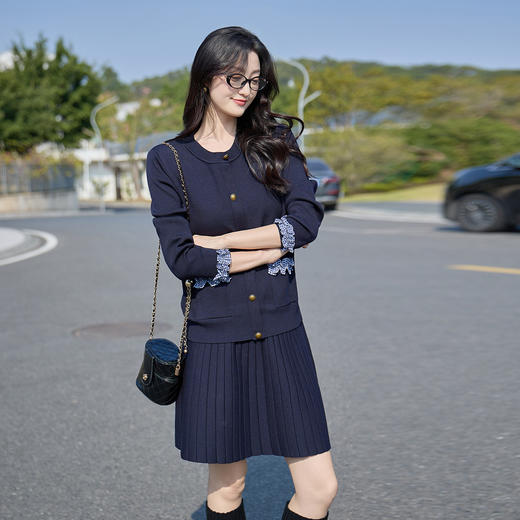 奢姿大码女装2025冬季时尚花边装饰圆领套装胖妹妹气质减龄两件套9854935276 商品图4