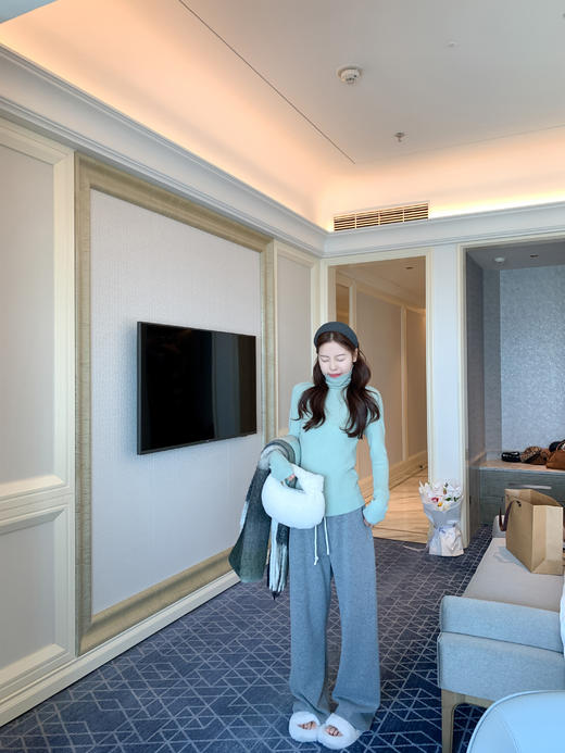 <曾小咸推荐>现货秒杀 ！微信超特价！韩系高领5色打底针织衫 日常119.99 立减60 秒杀59.99！！ 毛茸茸环保皮草外套 秒杀169.99！！ 商品图6