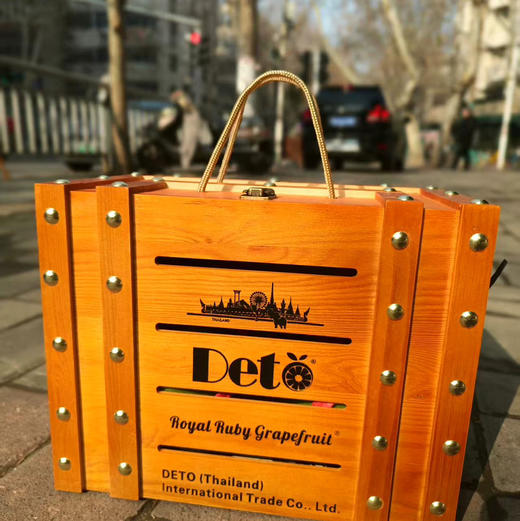 【高端爱马仕木质礼盒/地图版帝皇柚】全部泰国皇家御用红宝石柚，柚子中的“爱马仕”！泰国金柚里的至尊优品，甜度高 水分多 肉感厚而韧 三颗一箱🎀 商品图5