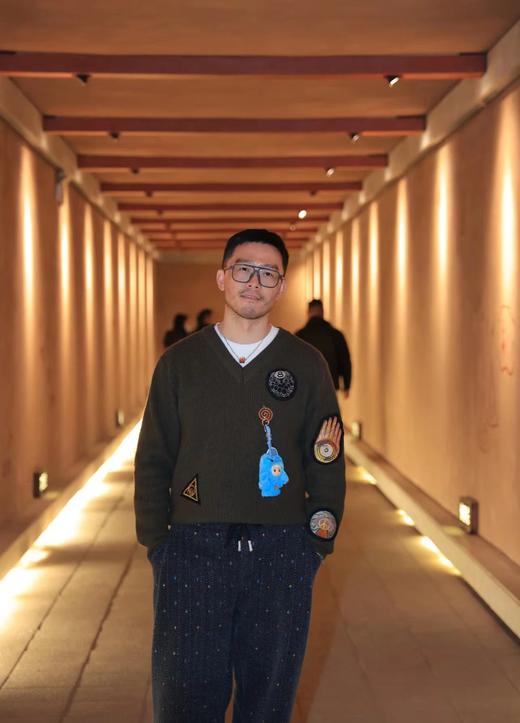 F012434联名款重工徽章贴布绣情侣V领针织毛衣 商品图6