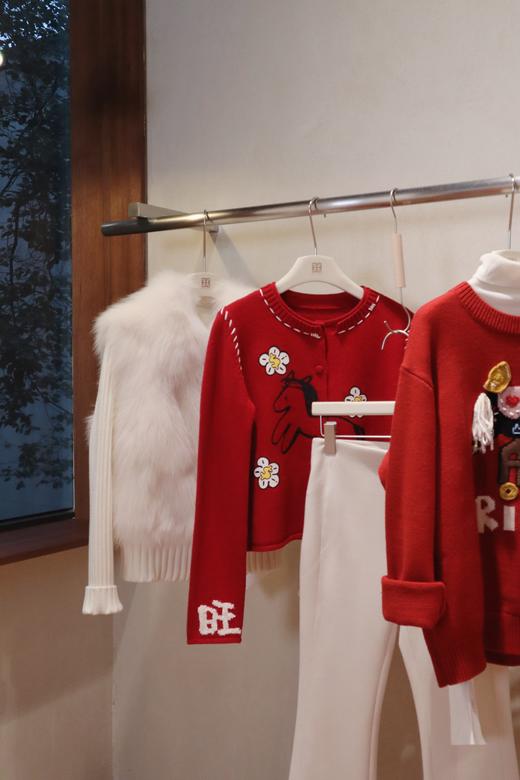 PIANAI冷小姐# 马上有钱花红色小马套头红色毛衣 商品图3