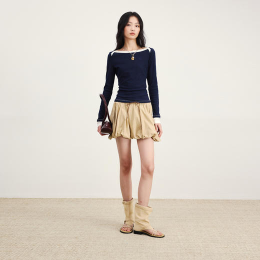 lost in echo2026年春季新款交叠一字领长袖修身显瘦拼色上衣女 商品图0