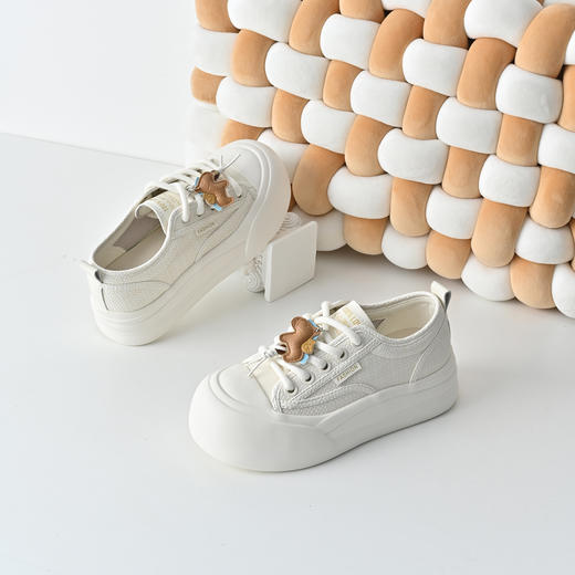 经典鲨2026年春季专柜新品百搭圆头厚底小马面包鞋休闲鞋女KW142-617031 商品图1