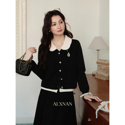 鹿向南「陷进温柔」假两件黑色针织毛衣女秋冬设计感收腰短款上衣 商品图4