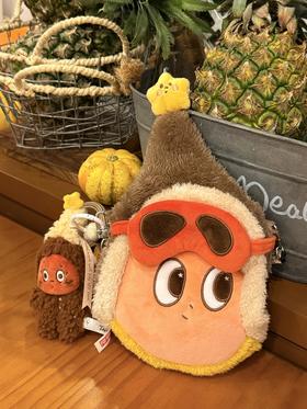 泡泡玛特正品卡塔尔多哈机场限定斜挎包