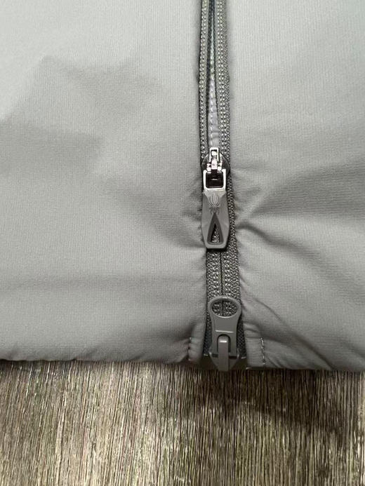 原单正品SPYDER蜘蛛秋冬男子短款连帽轻薄羽绒服，工厂直发非质量问题不退换。
M-XXL 商品图6