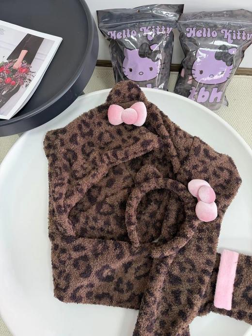 F012468二合一设计联名款豹纹毛绒手套帽子围巾 商品图3
