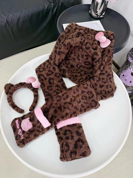 F012468二合一设计联名款豹纹毛绒手套帽子围巾 商品图1