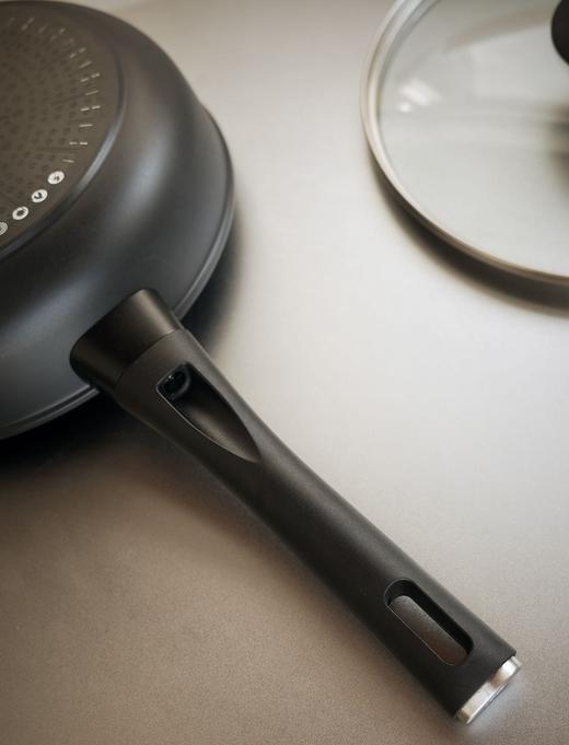 【双立人  不粘深煎锅】【赠送双立人高透玻璃锅盖】高纯度铝制不粘锅！22200次耐磨钛金层，5大国际认证！不含PFOA.国标1级不粘.耐酸性腐蚀24cm、30cm家用黄金尺寸 商品图14