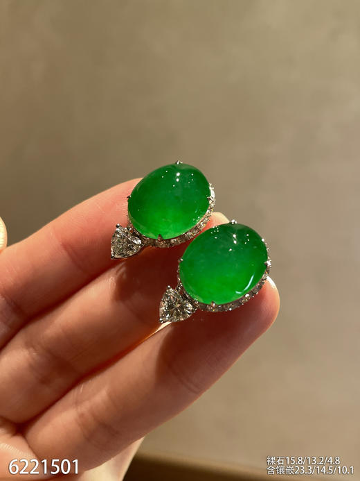 高冰种艳绿蛋面耳钉【6221501】具体价格微信咨询 商品图1