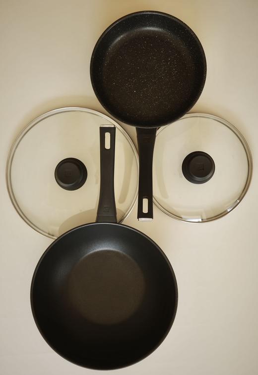 【双立人  不粘深煎锅】【赠送双立人高透玻璃锅盖】高纯度铝制不粘锅！22200次耐磨钛金层，5大国际认证！不含PFOA.国标1级不粘.耐酸性腐蚀24cm、30cm家用黄金尺寸 商品图3