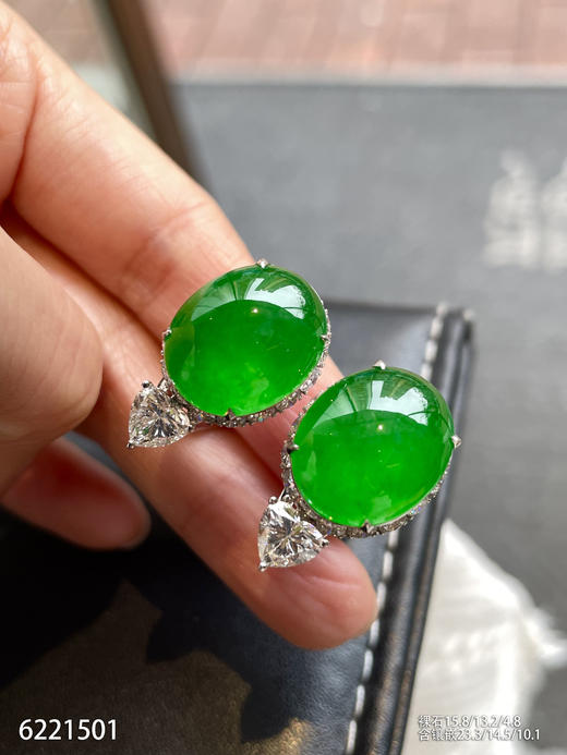 高冰种艳绿蛋面耳钉【6221501】具体价格微信咨询 商品图3