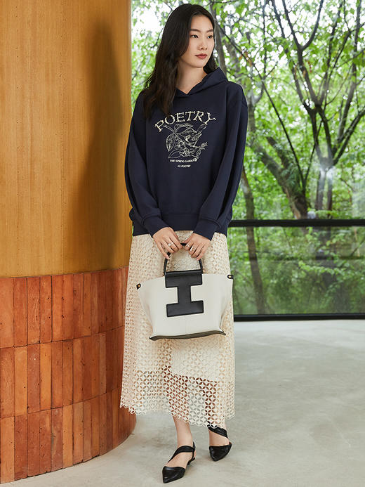 通勤百搭连帽卫衣 2026 春装新品 藏青色 POETRY 印花宽松显瘦上衣 商品图1
