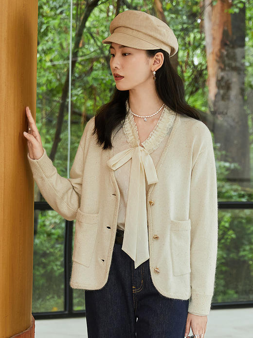 慵懒风米白针织开衫 夏季新款 V 领双口袋设计温柔风防晒外搭 商品图0