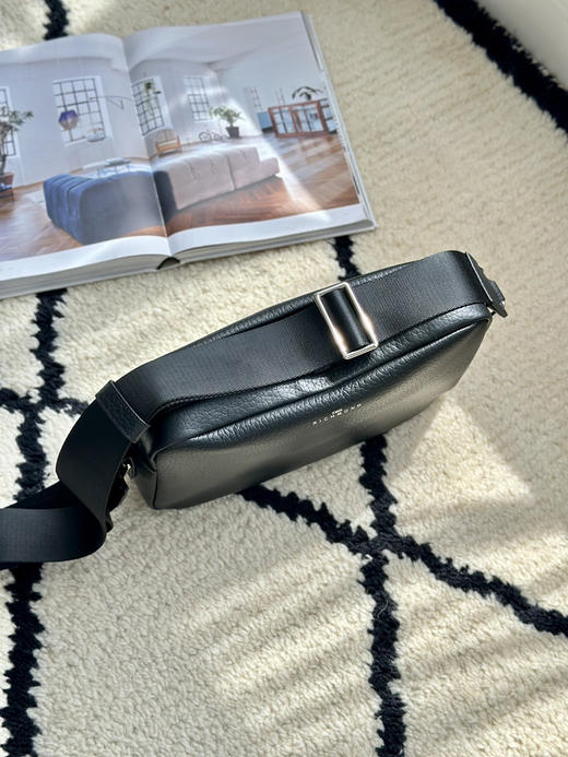 125-1圆正小众 JR潮牌 25新货 代工厂清库 男士邮差包 荔枝纹牛皮 复古斜挎包 商品图9