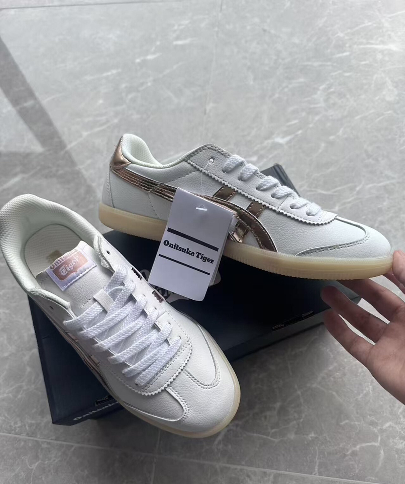 原单亚瑟士鬼冢虎，原厂皮料鞋楦二层皮生胶底男女款复古运动鞋

发售吊牌价是850 网上最便宜还要45百
 尺码 36 38 41.5 42 44 45