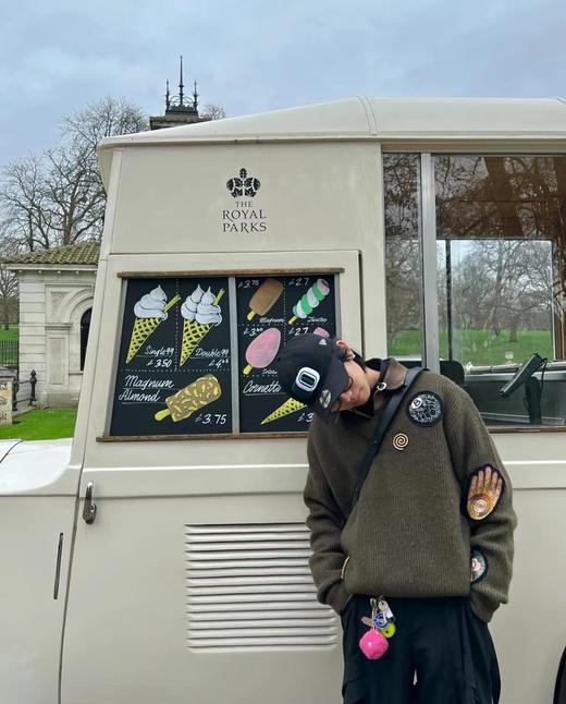 F012434联名款重工徽章贴布绣情侣V领针织毛衣 商品图1