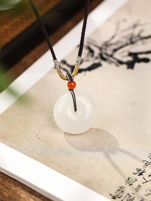 和田玉平安扣吊坠 女款轻奢玉石吊坠 送家人朋友的礼物 男女同款 商品图3