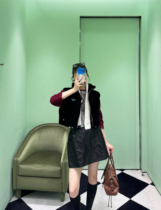 普拉达 2026早春最新款 尼龙休闲半裙(KX*MM) 商品图8