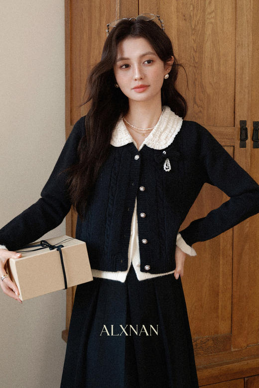 鹿向南「陷进温柔」假两件黑色针织毛衣女秋冬设计感收腰短款上衣 商品图5