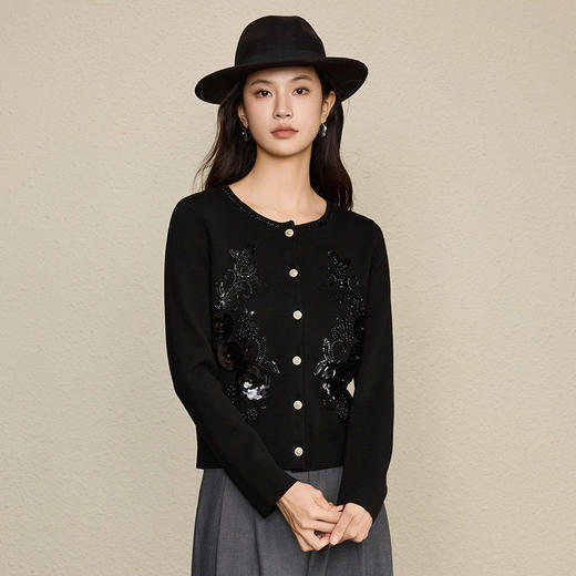 「高货rp」全新升级【铂金会员404/天猫539/差价135】(10553)洛诗琳轻奢法式重工手工钉珠针织上衣2026新款圆领天丝羊毛外套 商品图3