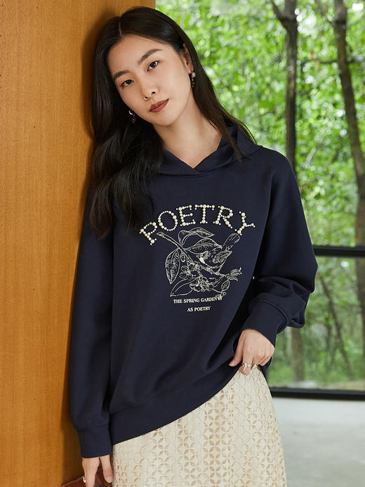 通勤百搭连帽卫衣 2026 春装新品 藏青色 POETRY 印花宽松显瘦上衣 商品图0
