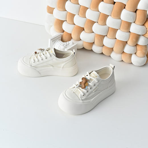 经典鲨2026年春季专柜新品百搭圆头厚底小马面包鞋休闲鞋女KW142-617031 商品图3