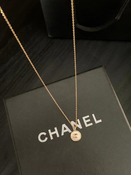 F012415新款百搭设计感十足贝母小双C项链 商品图0