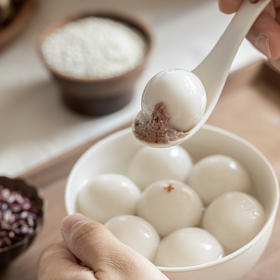 缸鸭狗汤圆|百年中华老字号，本地人排队买！香甜滑糯，一整个香迷糊！