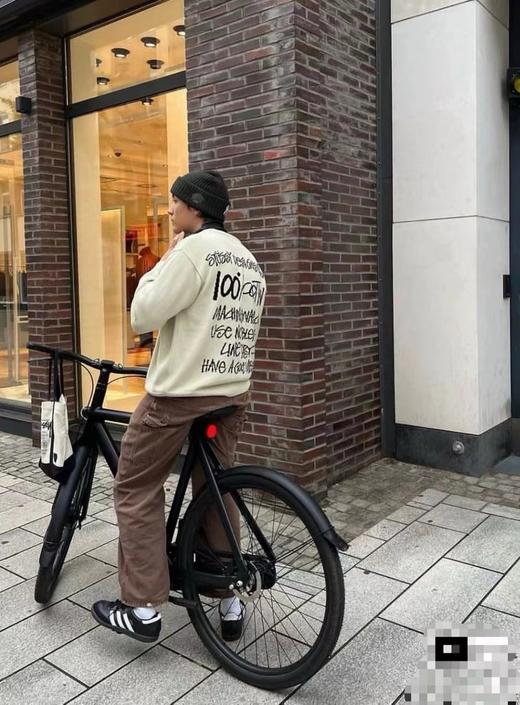 F012435新品后背字母提花情侣款圆领针织毛衣 商品图9