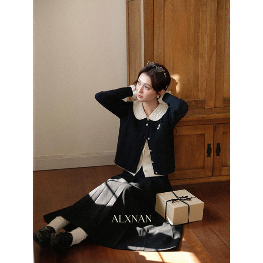鹿向南「陷进温柔」假两件黑色针织毛衣女秋冬设计感收腰短款上衣 商品图1
