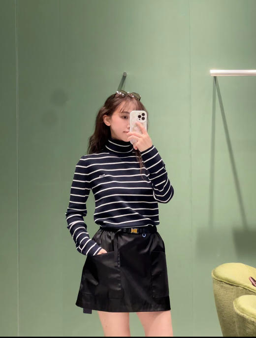 普拉达 2026早春最新款 尼龙休闲半裙(KX*MM) 商品图6