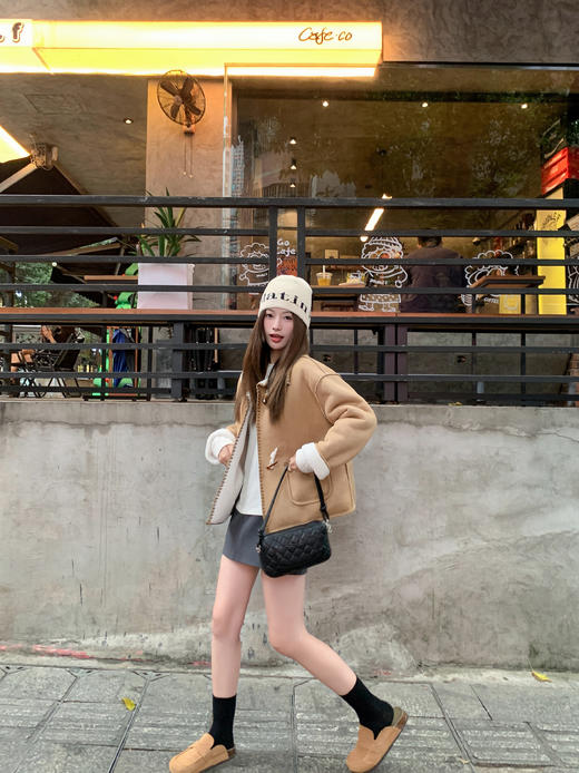 <曾小咸推荐>现货秒杀 ！微信超特价！翻领撞色边皮毛一体牛角扣外套 日常269.99 立减140 秒杀129.99！！ 商品图9